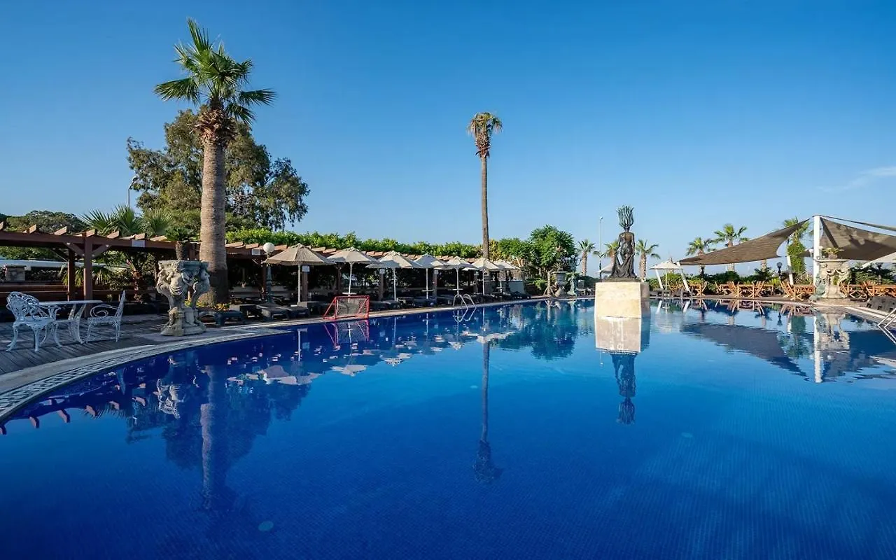 Golden Beach Resort & Spa Bodrum 4*,